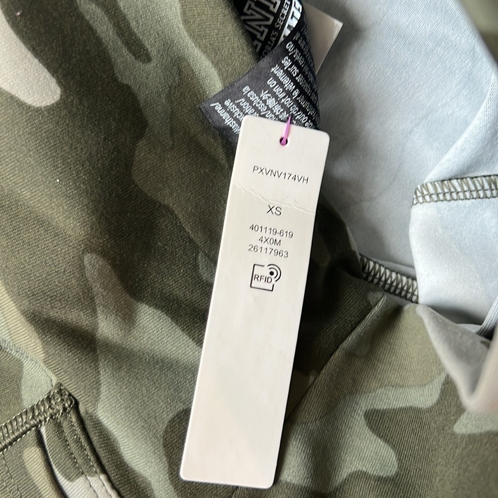 Pink by Victoria Secret Women’s Ultimate Leggings Camo - XS NEW WITH TAGS - Picture 6 of 9